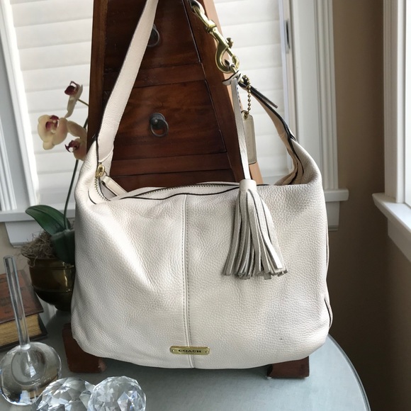 Coach Handbags - 🌷COACH Avery pebble leather hobo